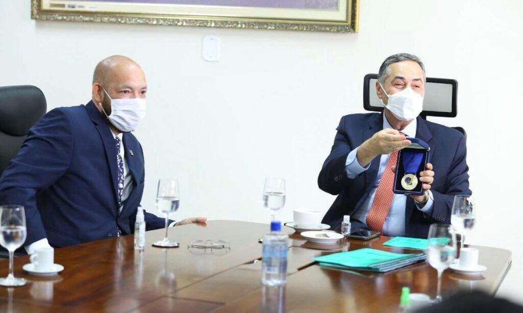 O presidente do Tribunal Superior Eleitoral (TSE), ministro Luís Roberto Barroso, esteve em Macapá, neste sábado (05) para acompanhar os trabalhos de preparação para o pleito municipal que será relaizado amanhã (06)