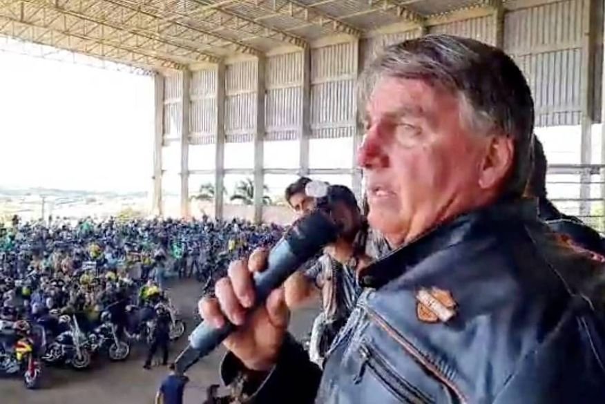 o_presidente_jair_bolsonaro_fala_a_simpatizantes_em_americana_-_reproducao-facebook