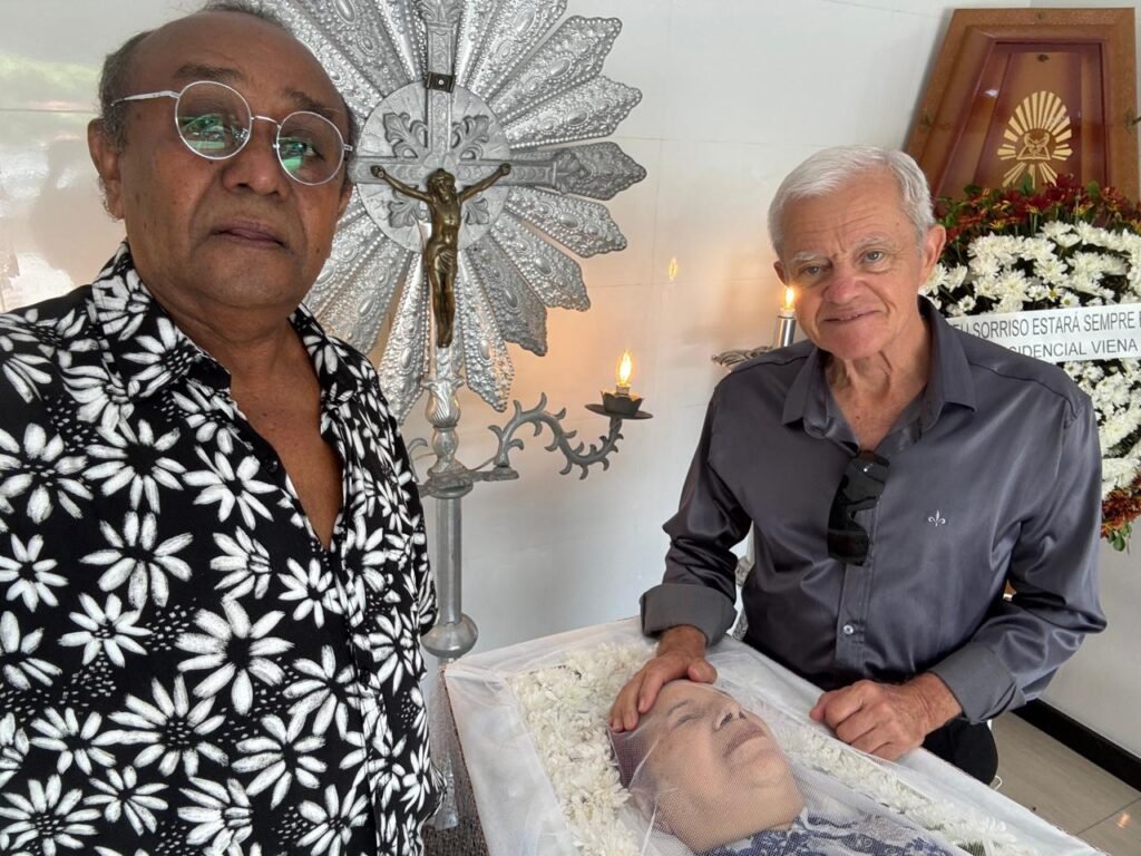 Ao lado do corpo jornalista iêdo ferreira e Antonio Moura, esposo de Celeste.