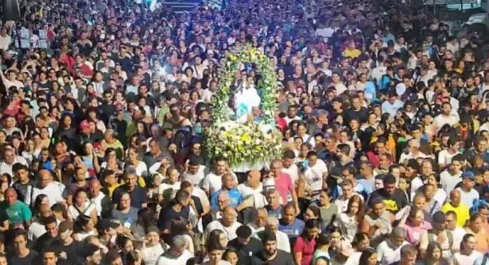 romaria-da-penha-leva-fieis-para-13-km-de-procissa0017682000202411241142-1 (1)