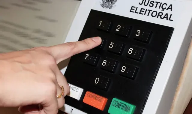 urna_eletronica_walla_santos-1200x800