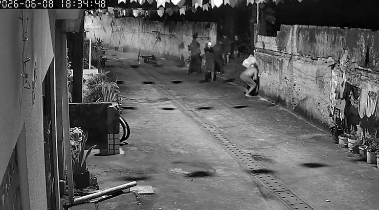 Na frente de crianças, bandidos atiram em quatro e matam dois jovens, em JP