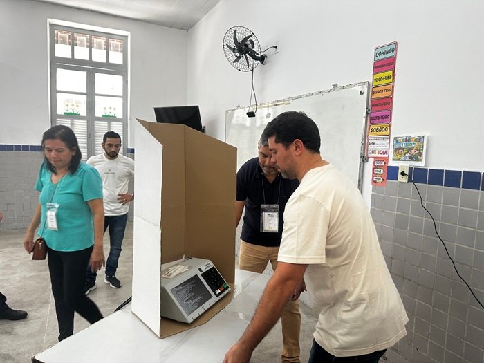 A Justiça Eleitoral na Paraíba iniciou, nessa sexta-feira (2), a instalação das urnas eletrônicas nos locais de votação